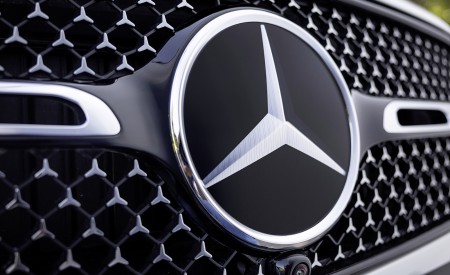 2023 Mercedes-Benz GLC Plug-in-Hybrid AMG Line MANUFAKTUR (Color: Diamond White Bright) Badge Wallpapers 450x275 (50)