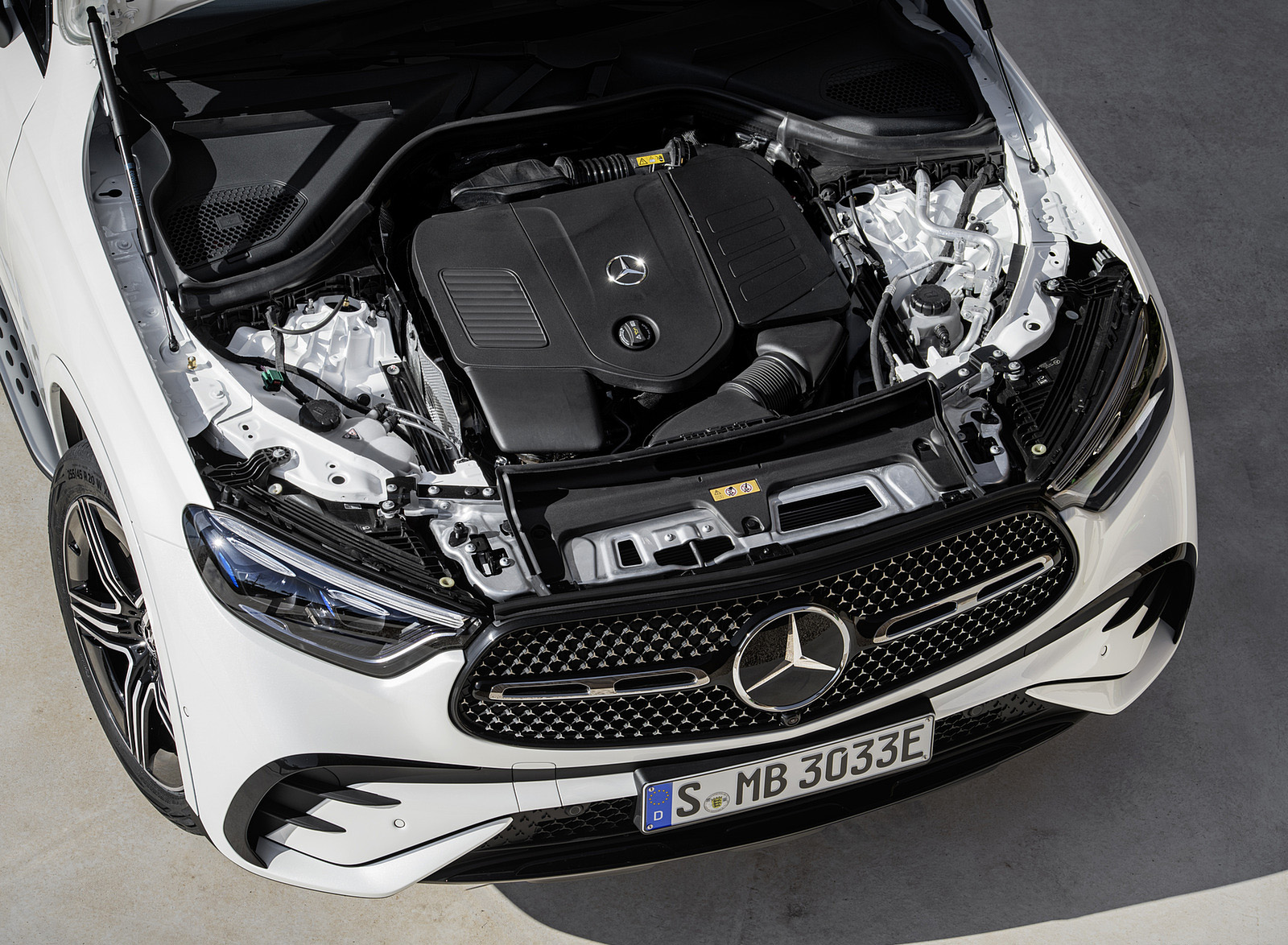 2023 Mercedes-Benz GLC Plug-in-Hybrid AMG Line MANUFAKTUR (Color: Diamond White Bright) Engine Wallpapers #53 of 94