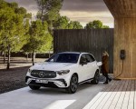 2023 Mercedes-Benz GLC Plug-in-Hybrid AMG Line MANUFAKTUR (Color: Diamond White Bright) Front Three-Quarter Wallpapers 150x120