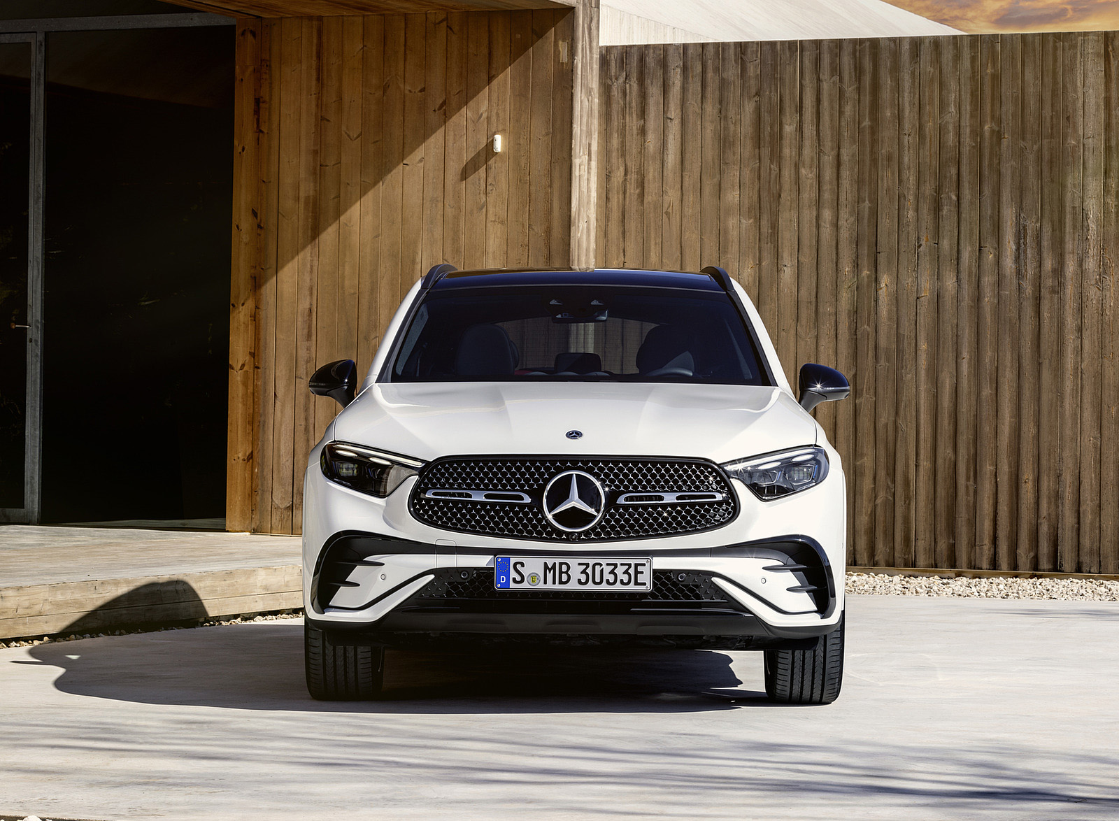 2023 Mercedes-Benz GLC Plug-in-Hybrid AMG Line MANUFAKTUR (Color: Diamond White Bright) Front Wallpapers #43 of 94