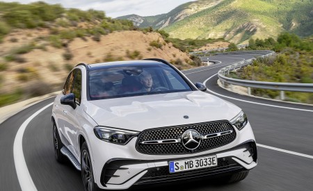 2023 Mercedes-Benz GLC Plug-in-Hybrid AMG Line MANUFAKTUR (Color: Diamond White Bright) Front Wallpapers 450x275 (3)