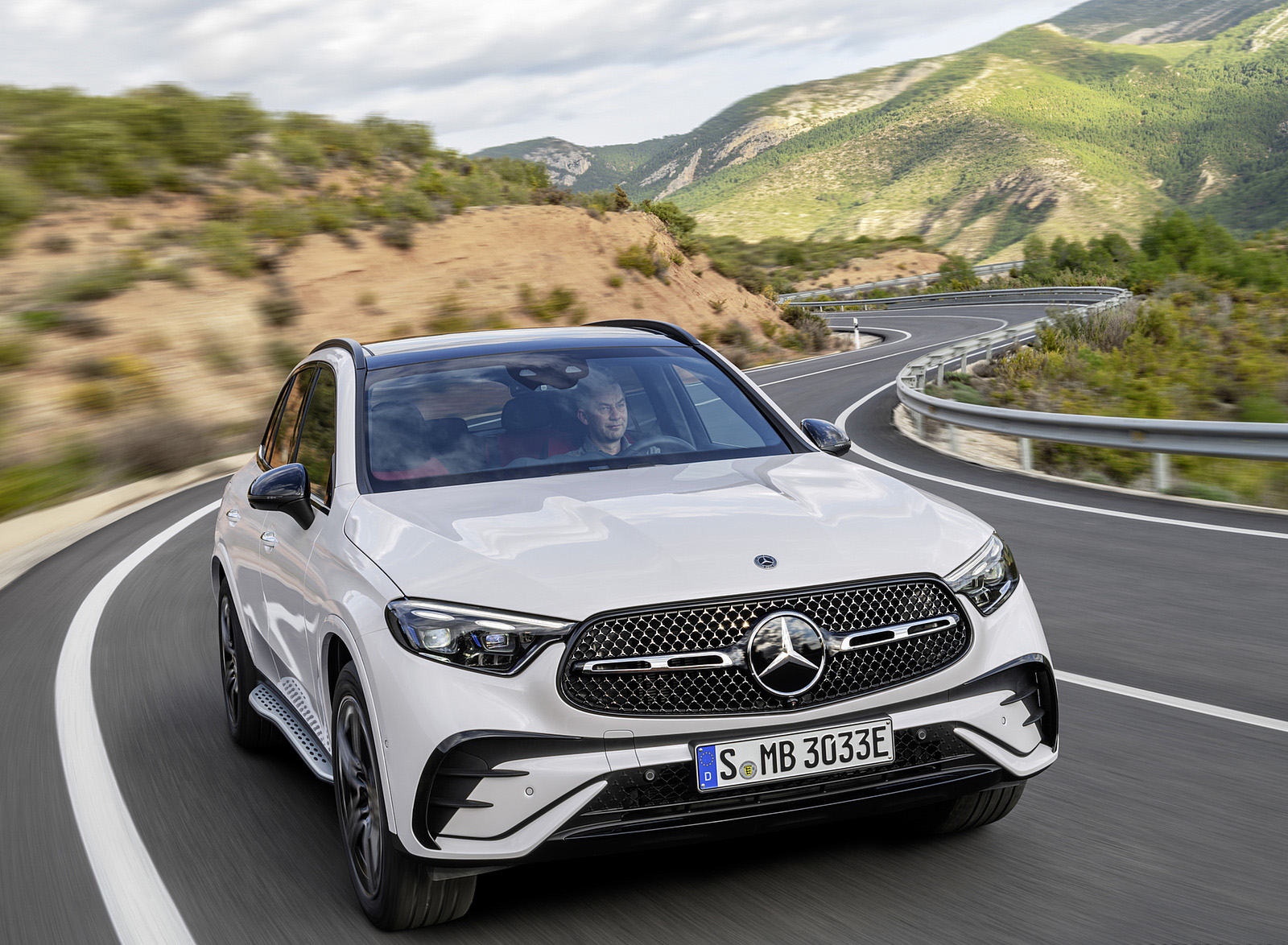 2023 Mercedes-Benz GLC Plug-in-Hybrid AMG Line MANUFAKTUR (Color: Diamond White Bright) Front Wallpapers #3 of 94