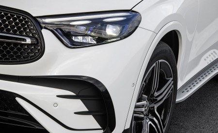 2023 Mercedes-Benz GLC Plug-in-Hybrid AMG Line MANUFAKTUR (Color: Diamond White Bright) Headlight Wallpapers 450x275 (47)