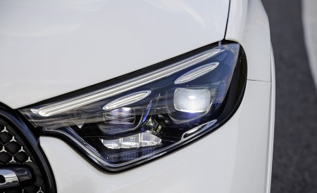 2023 Mercedes-Benz GLC Plug-in-Hybrid AMG Line MANUFAKTUR (Color: Diamond White Bright) Headlight Wallpapers 450x275 (48)