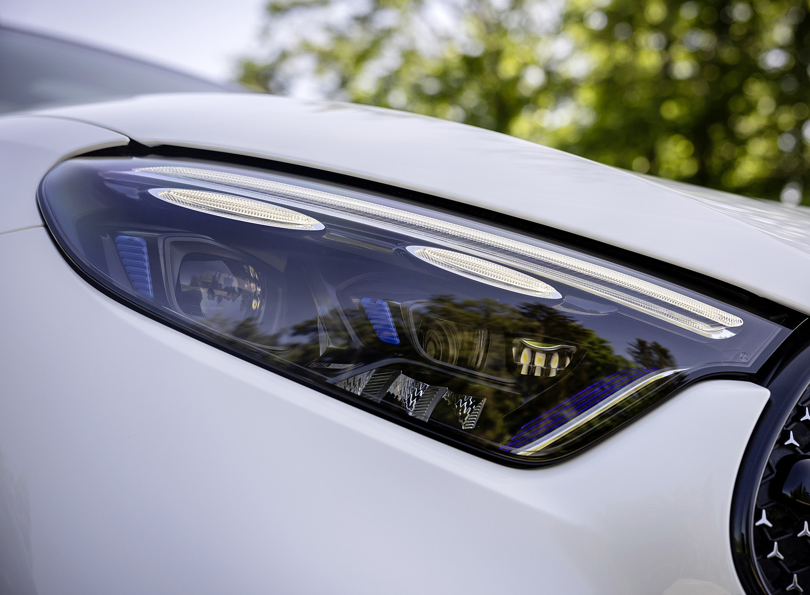 2023 Mercedes-Benz GLC Plug-in-Hybrid AMG Line MANUFAKTUR (Color: Diamond White Bright) Headlight Wallpapers #49 of 94