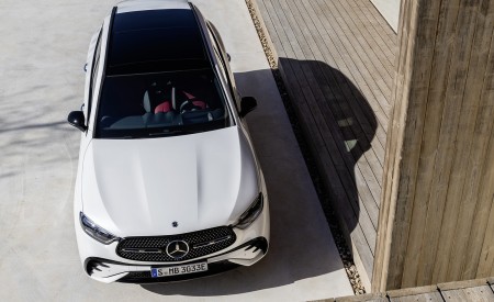 2023 Mercedes-Benz GLC Plug-in-Hybrid AMG Line MANUFAKTUR (Color: Diamond White Bright) Top Wallpapers 450x275 (36)