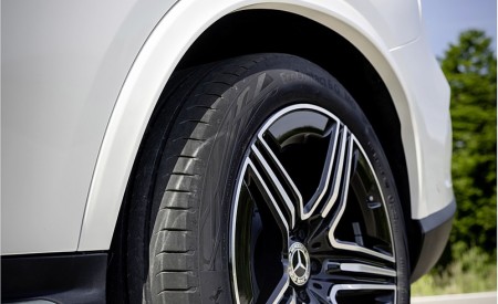 2023 Mercedes-Benz GLC Plug-in-Hybrid AMG Line MANUFAKTUR (Color: Diamond White Bright) Wheel Wallpapers 450x275 (51)
