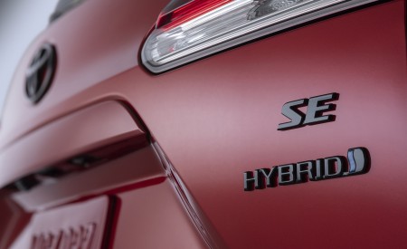 2023 Toyota Corolla Cross Hybrid SE Badge Wallpapers 450x275 (21)