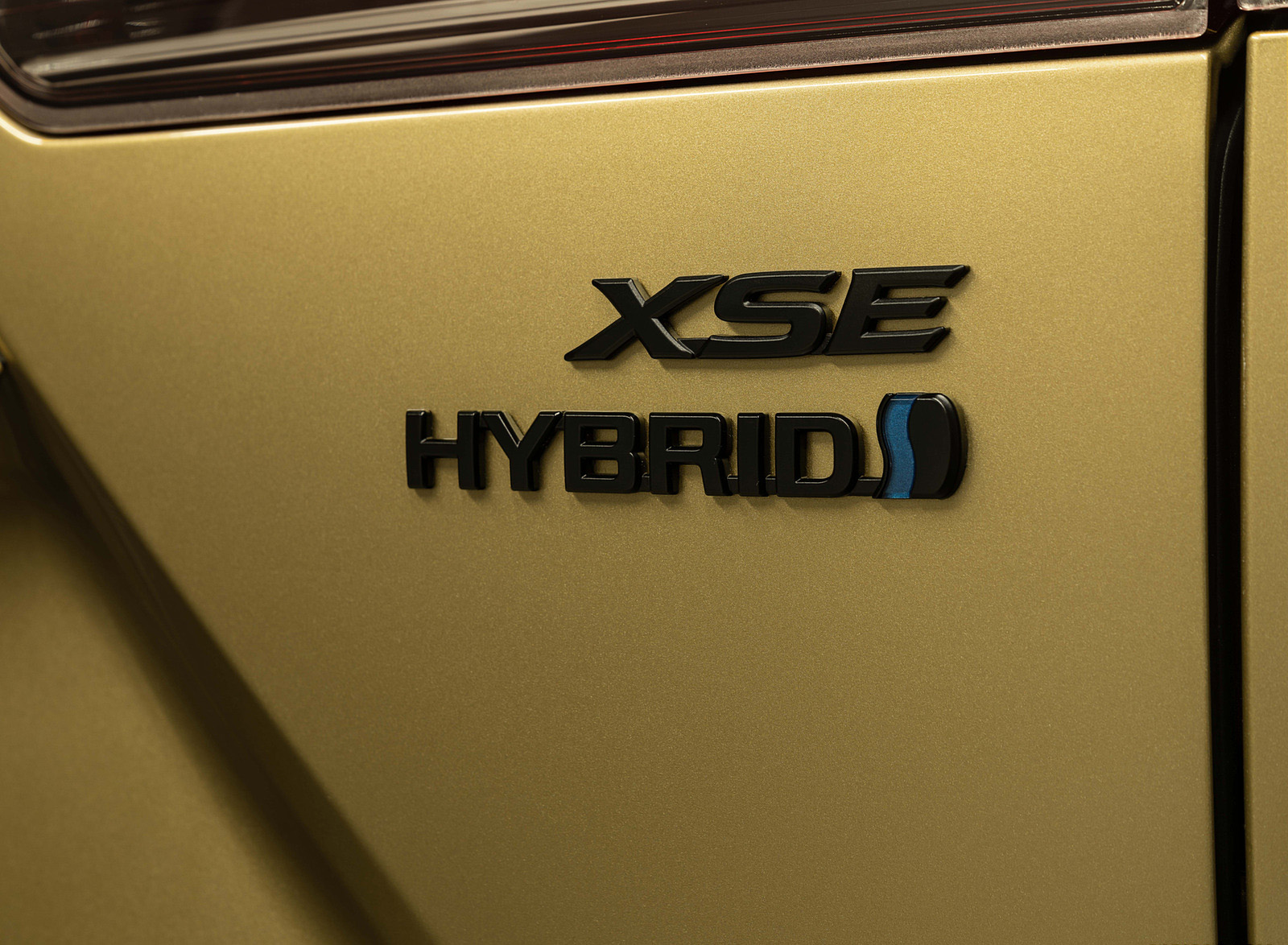 2023 Toyota Corolla Cross Hybrid XSE (Color: Acidic Blast) Badge Wallpapers (9)