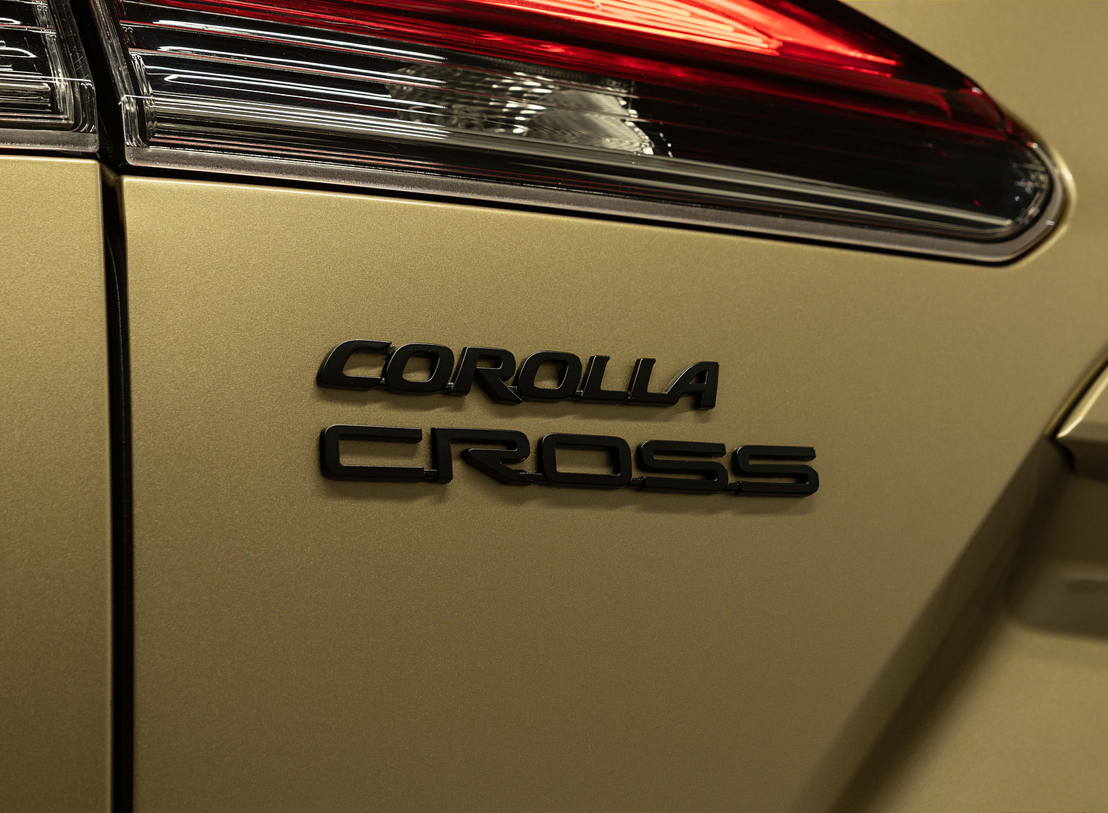 2023 Toyota Corolla Cross Hybrid XSE (Color: Acidic Blast) Badge Wallpapers (10)