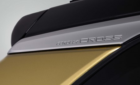 2023 Toyota Corolla Cross Hybrid XSE (Color: Acidic Blast) Detail Wallpapers 450x275 (11)