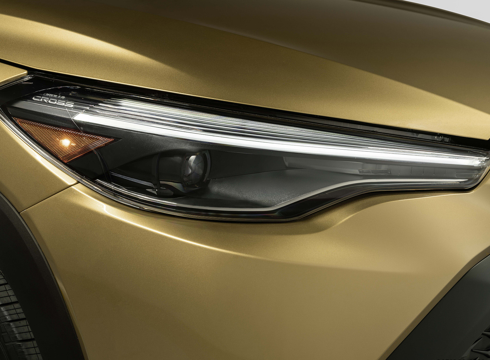 2023 Toyota Corolla Cross Hybrid XSE (Color: Acidic Blast) Headlight Wallpapers #6 of 32