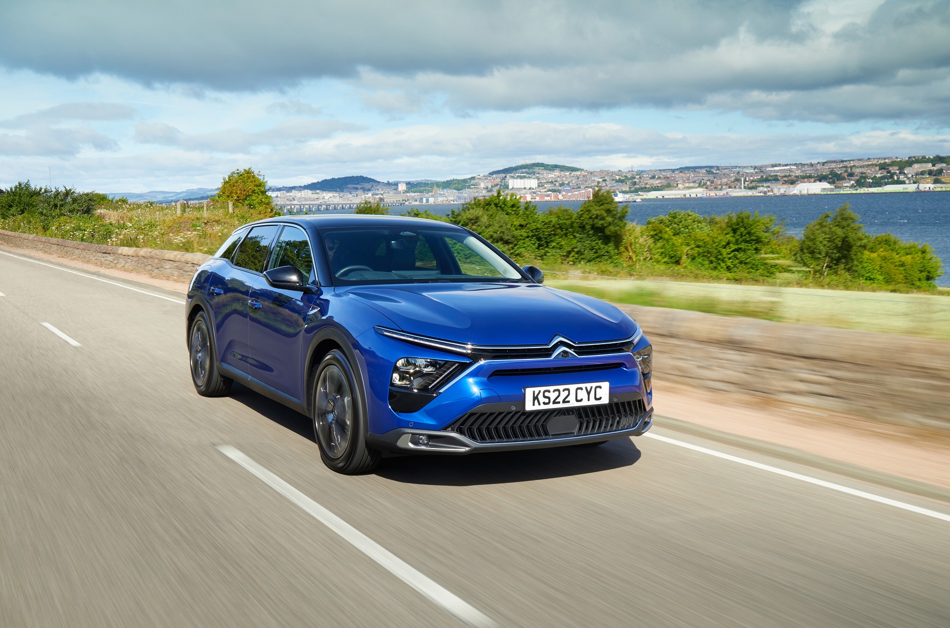 2022 Citroën C5 X (UK-Spec) Front Three-Quarter Wallpapers #3 of 36