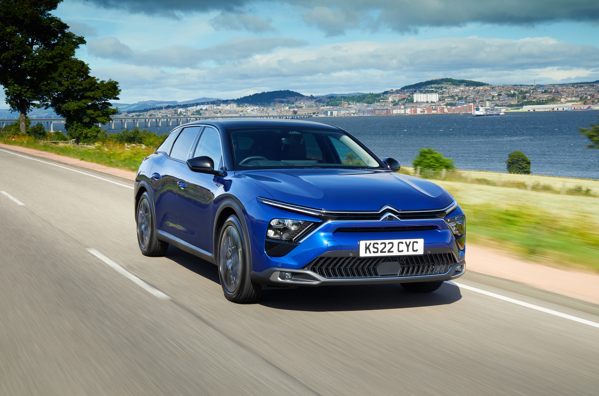 2022 Citroën C5 X (UK-Spec) Front Three-Quarter Wallpapers (1). Download Wallpaper