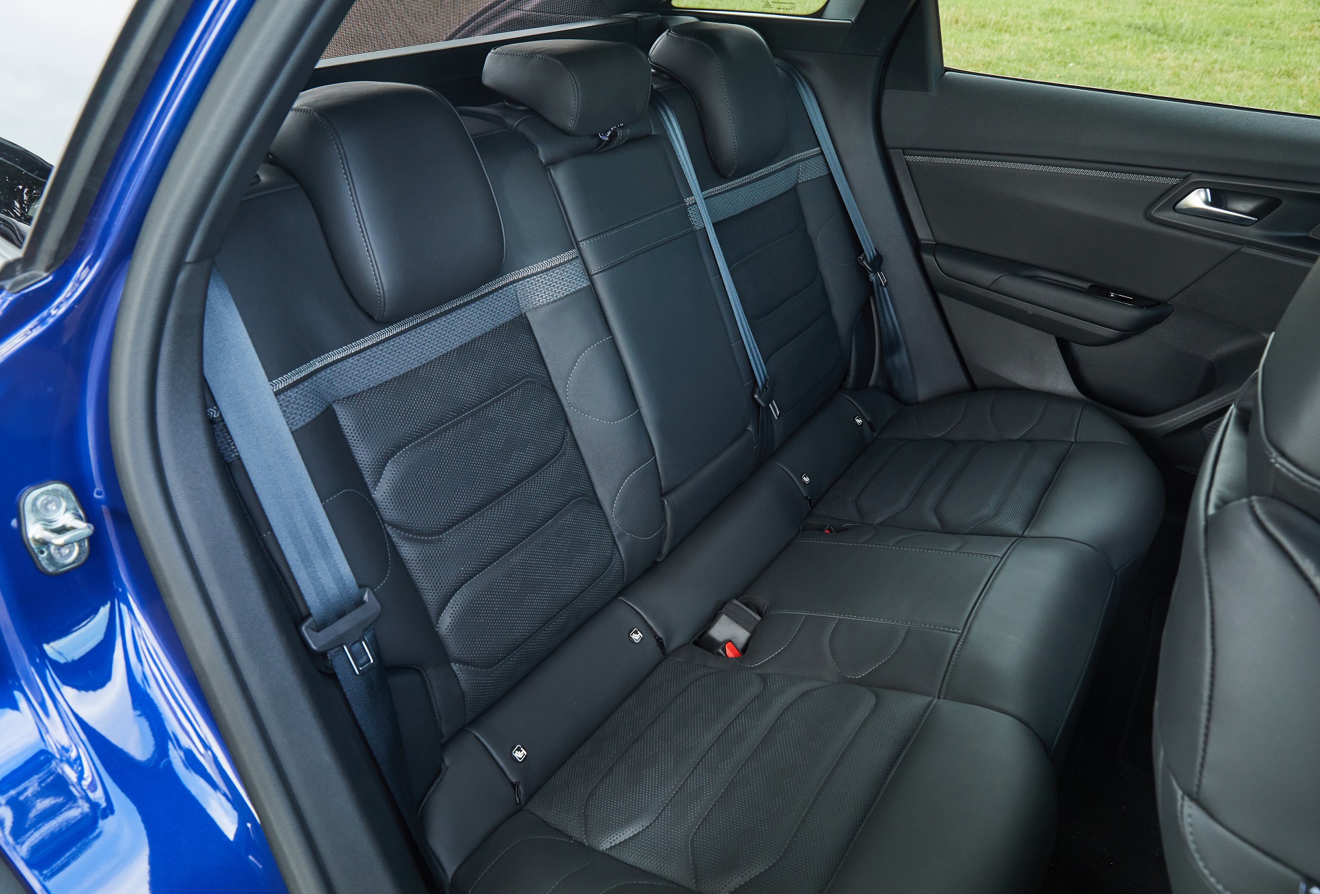 2022 Citroën C5 X (UK-Spec) Interior Rear Seats Wallpapers #31 of 36