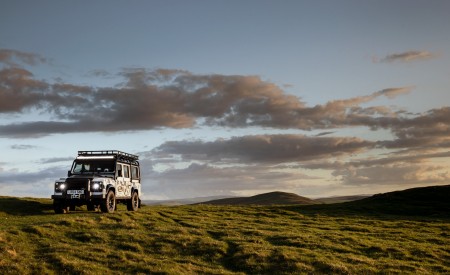 2022 Land Rover Classic Defender Works V8 Trophy II Front Three-Quarter Wallpapers 450x275 (7)