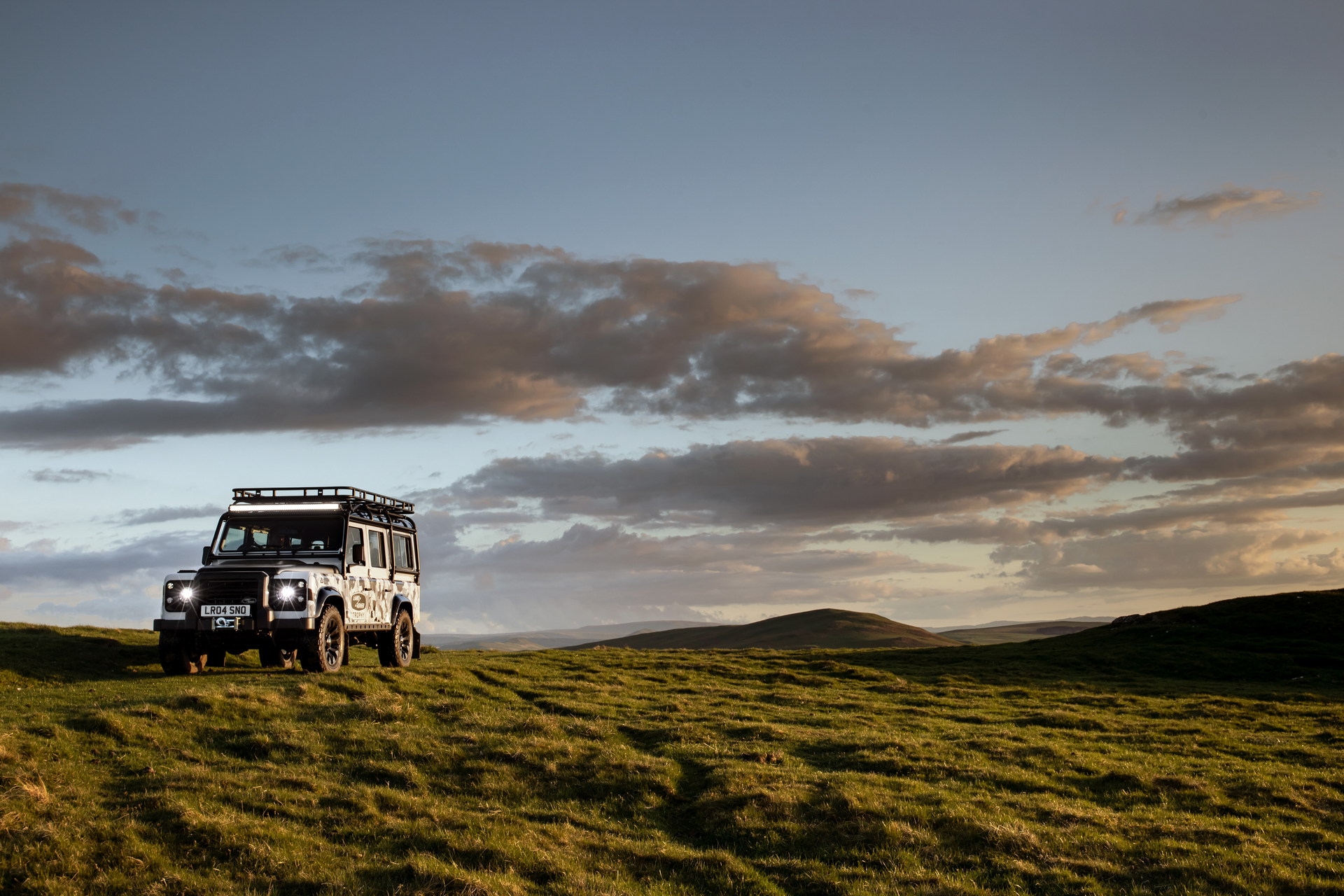 2022 Land Rover Classic Defender Works V8 Trophy II Front Three-Quarter Wallpapers (7)