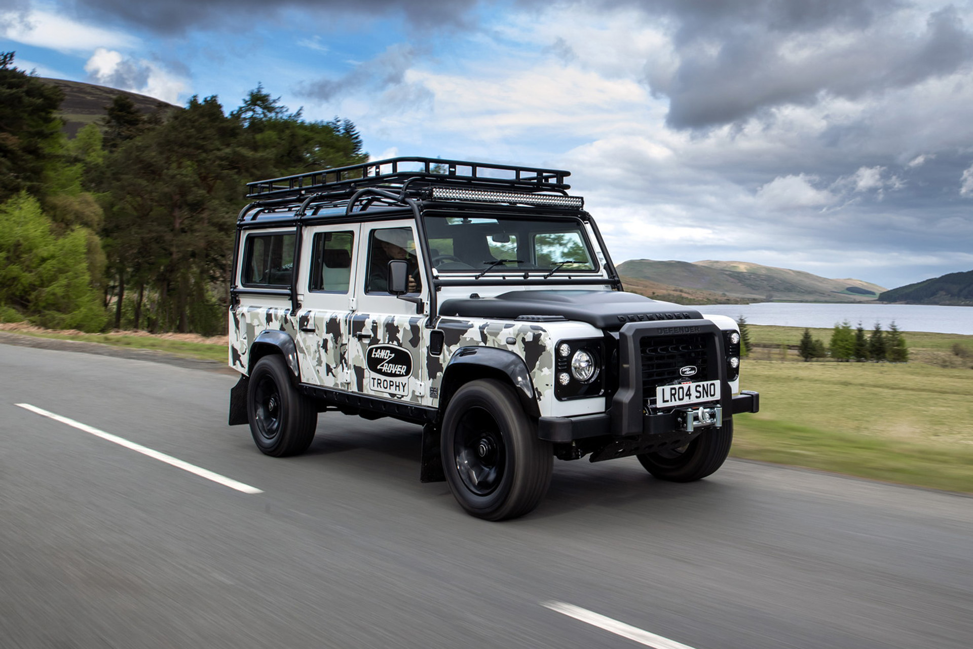 2022 Land Rover Classic Defender Works V8 Trophy II Front Three-Quarter Wallpapers (1)