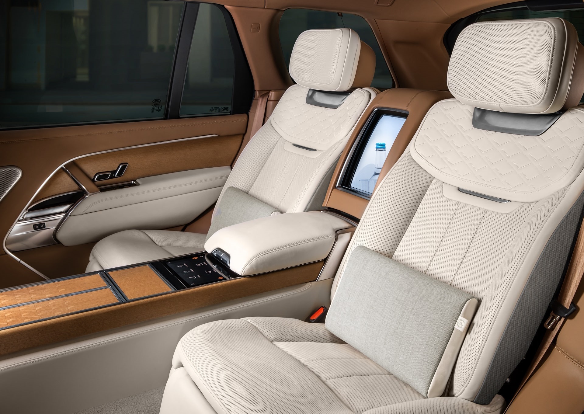 2022 Land Rover Range Rover SV Serenity Interior Rear Seats Wallpapers #51 of 58