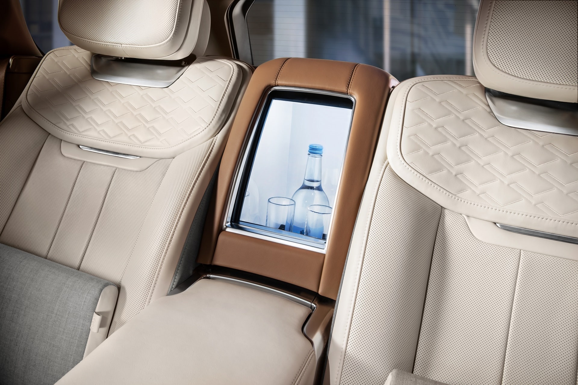 2022 Land Rover Range Rover SV Serenity Interior Rear Seats Wallpapers #50 of 58