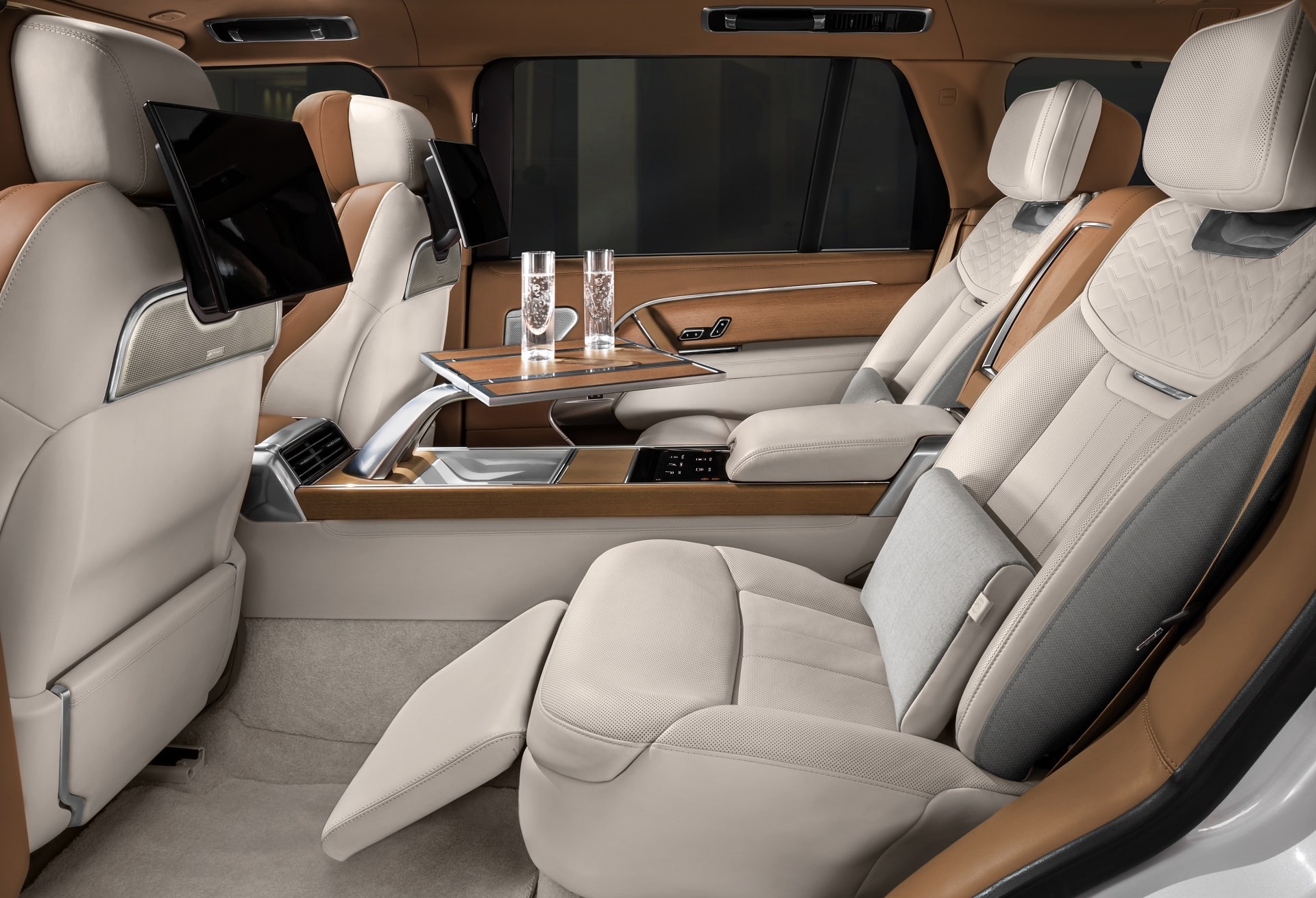 2022 Land Rover Range Rover SV Serenity Interior Rear Seats Wallpapers #49 of 58