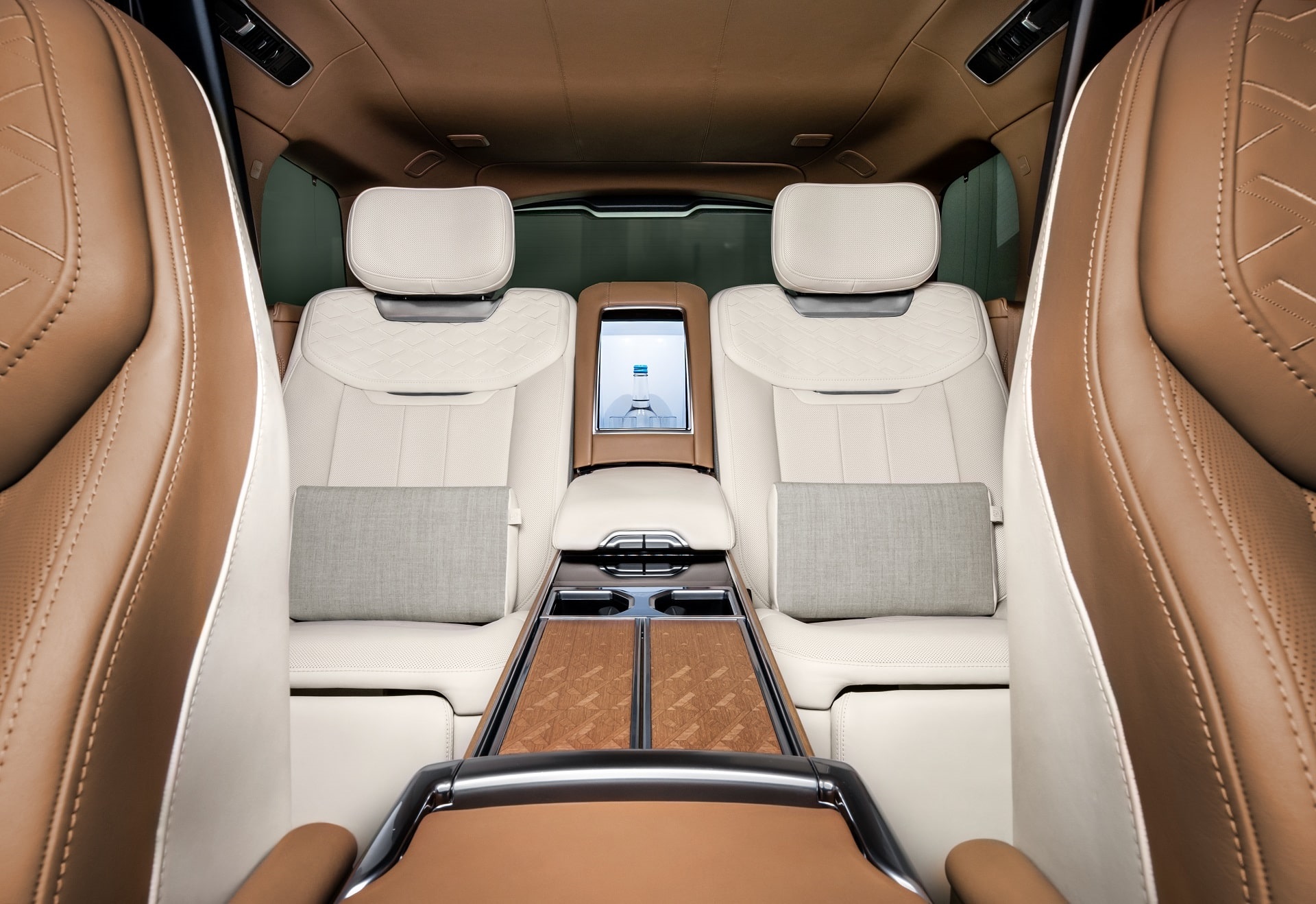 2022 Land Rover Range Rover SV Serenity Interior Rear Seats Wallpapers #42 of 58