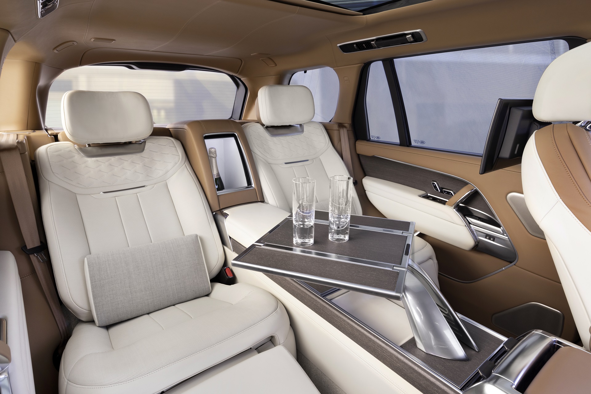 2022 Land Rover Range Rover SV Serenity Interior Rear Seats Wallpapers #46 of 58