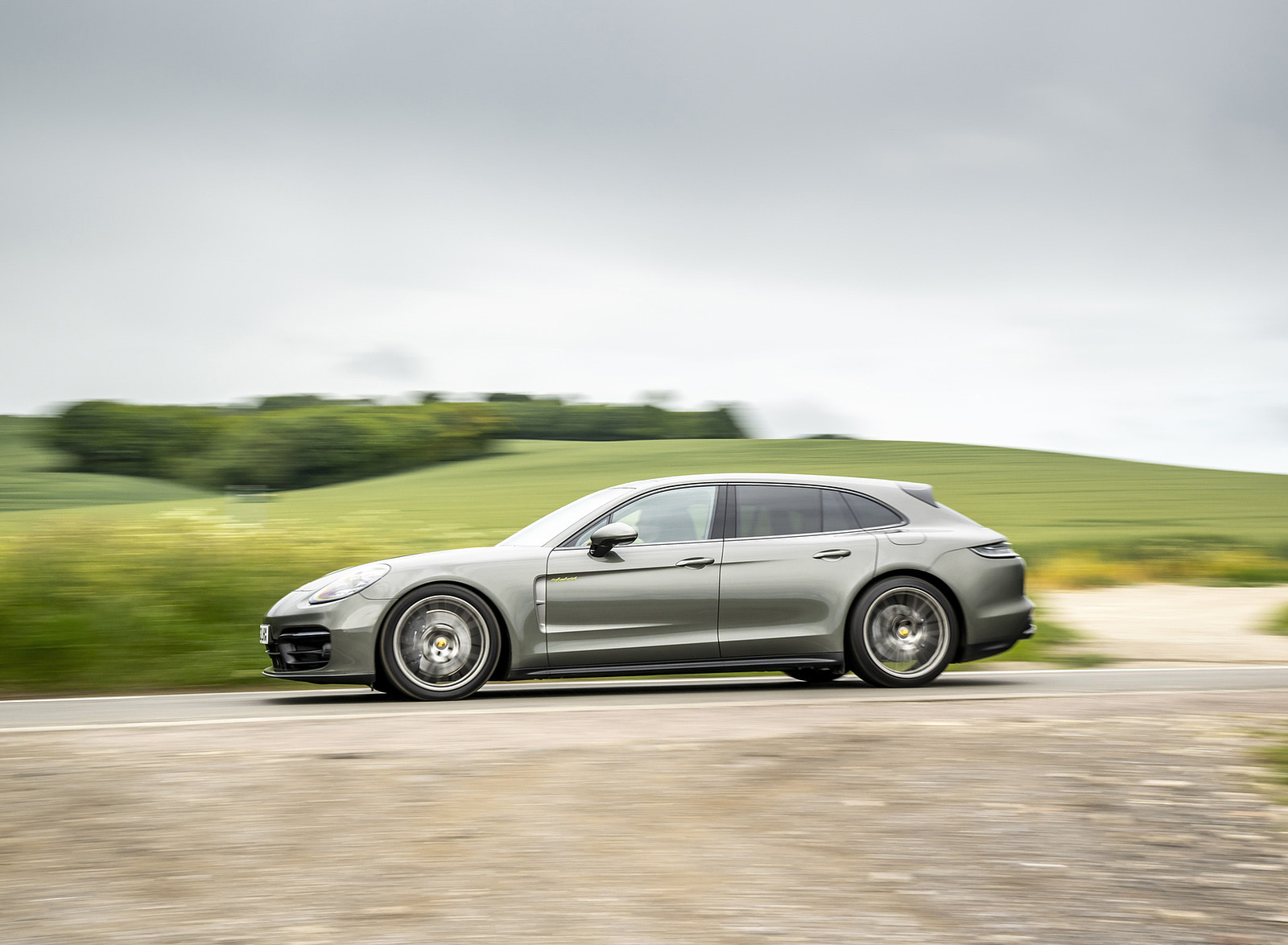 2022 Porsche Panamera 4 E-Hybrid Sport Turismo Platinum Edition (UK-Spec) Side Wallpapers (8)