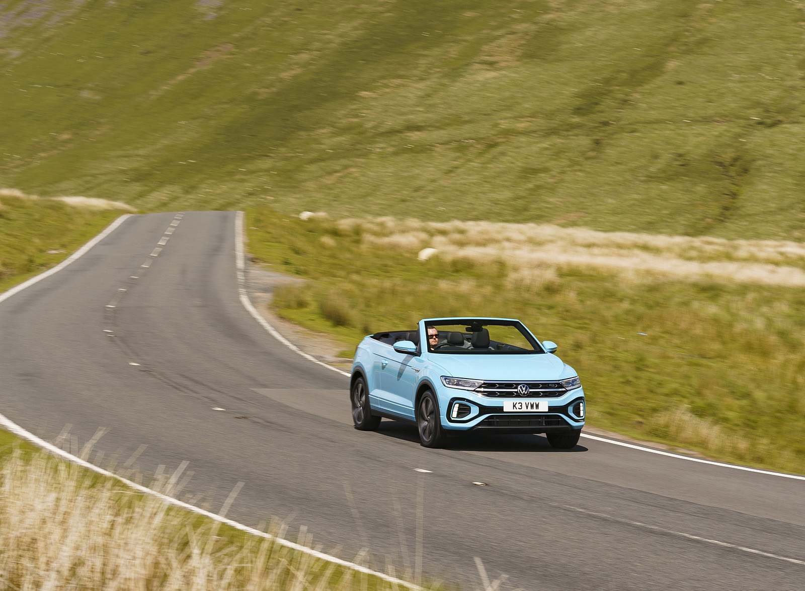 2022 Volkswagen T-Roc Cabriolet (UK-Spec) Front Three-Quarter Wallpapers #7 of 42