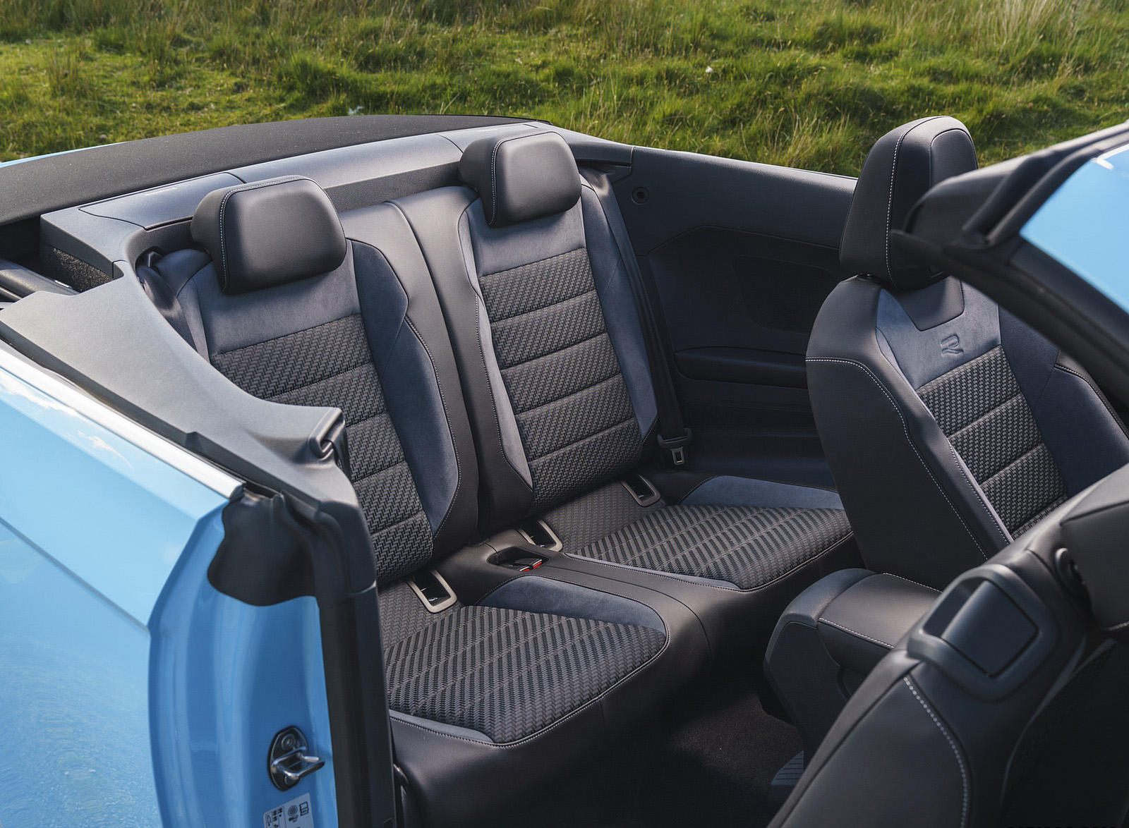 2022 Volkswagen T-Roc Cabriolet (UK-Spec) Interior Rear Seats Wallpapers #40 of 42