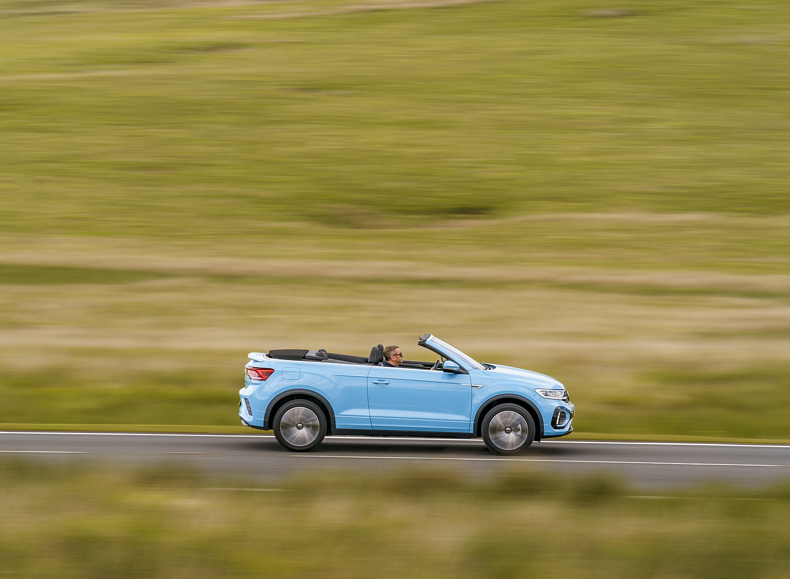 2022 Volkswagen T-Roc Cabriolet (UK-Spec) Side Wallpapers #6 of 42