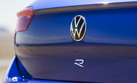 2022 Volkswagen T-Roc R (UK-Spec) Badge Wallpapers 450x275 (31)
