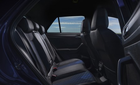 2022 Volkswagen T-Roc R (UK-Spec) Interior Rear Seats Wallpapers 450x275 (49)