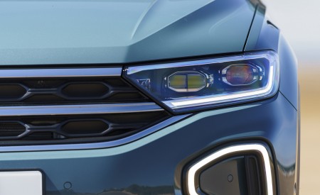 2022 Volkswagen T-Roc (UK-Spec) Headlight Wallpapers 450x275 (27)
