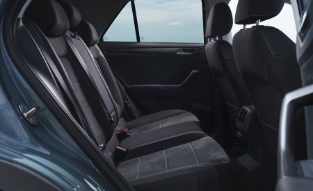2022 Volkswagen T-Roc (UK-Spec) Interior Rear Seats Wallpapers 450x275 (40)