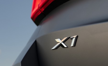 2023 BMW X1 xDrive23i M Sport (UK-Spec) Badge Wallpapers 450x275 (20)