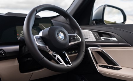 2023 BMW X1 xDrive23i M Sport (UK-Spec) Interior Steering Wheel Wallpapers 450x275 (31)