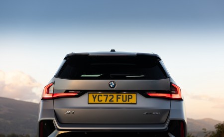 2023 BMW X1 xDrive23i M Sport (UK-Spec) Rear Wallpapers 450x275 (13)