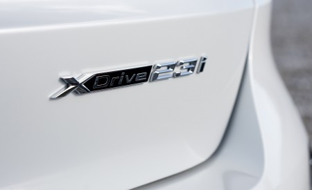 2023 BMW X1 xDrive23i xLine (UK-Spec) Badge Wallpapers 450x275 (20)