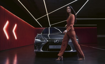 2023 Lexus ES (Euro-Spec) Front Wallpapers 450x275 (17)