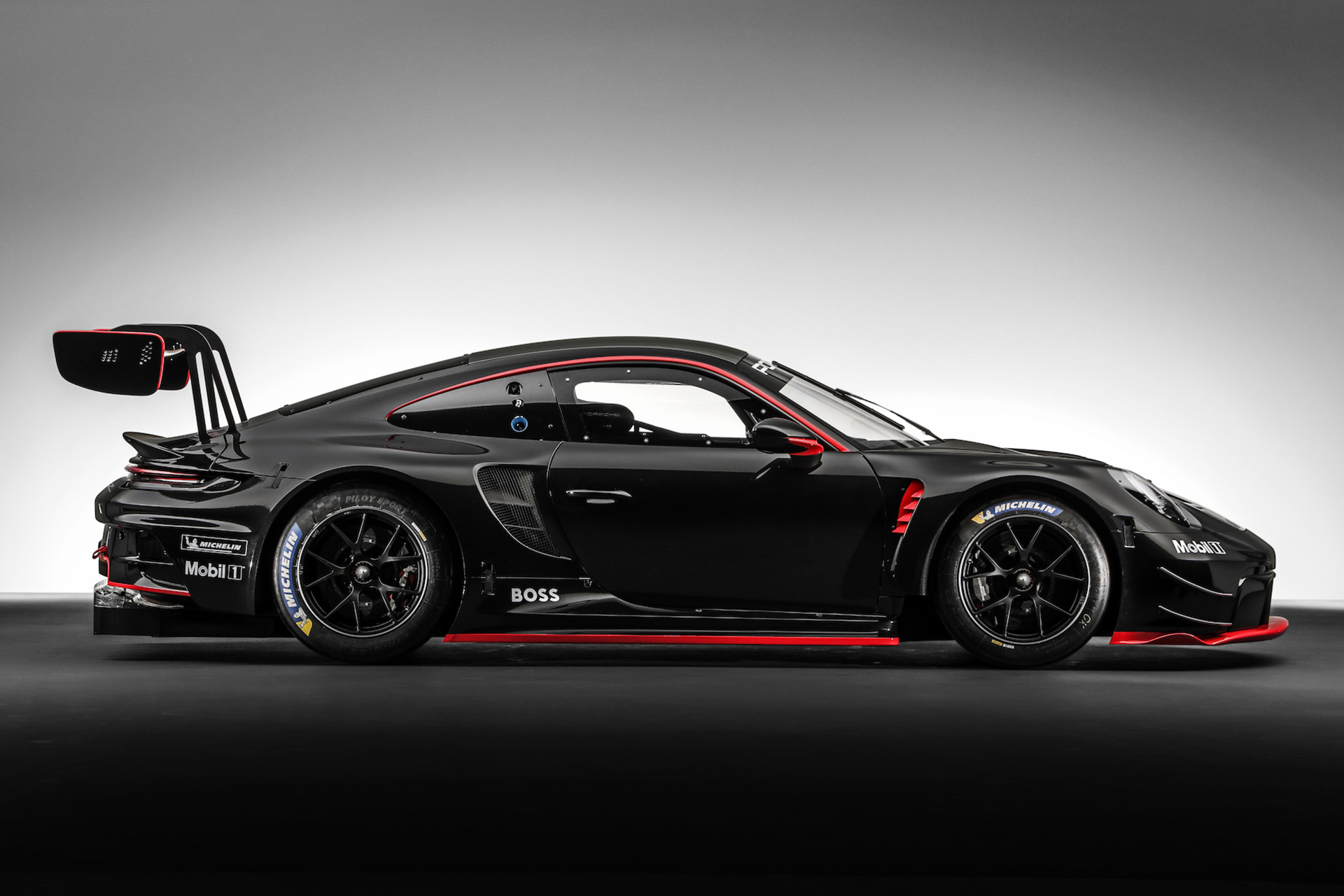 2023 Porsche 911 GT3 R Side Wallpapers (8)