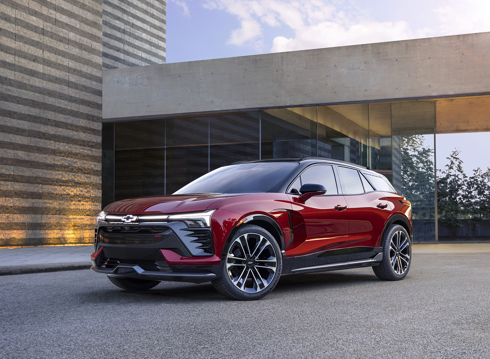 2024 Chevrolet Blazer EV SS (Color: Radiant Red Tintcoat) Front Three-Quarter Wallpapers #11 of 40
