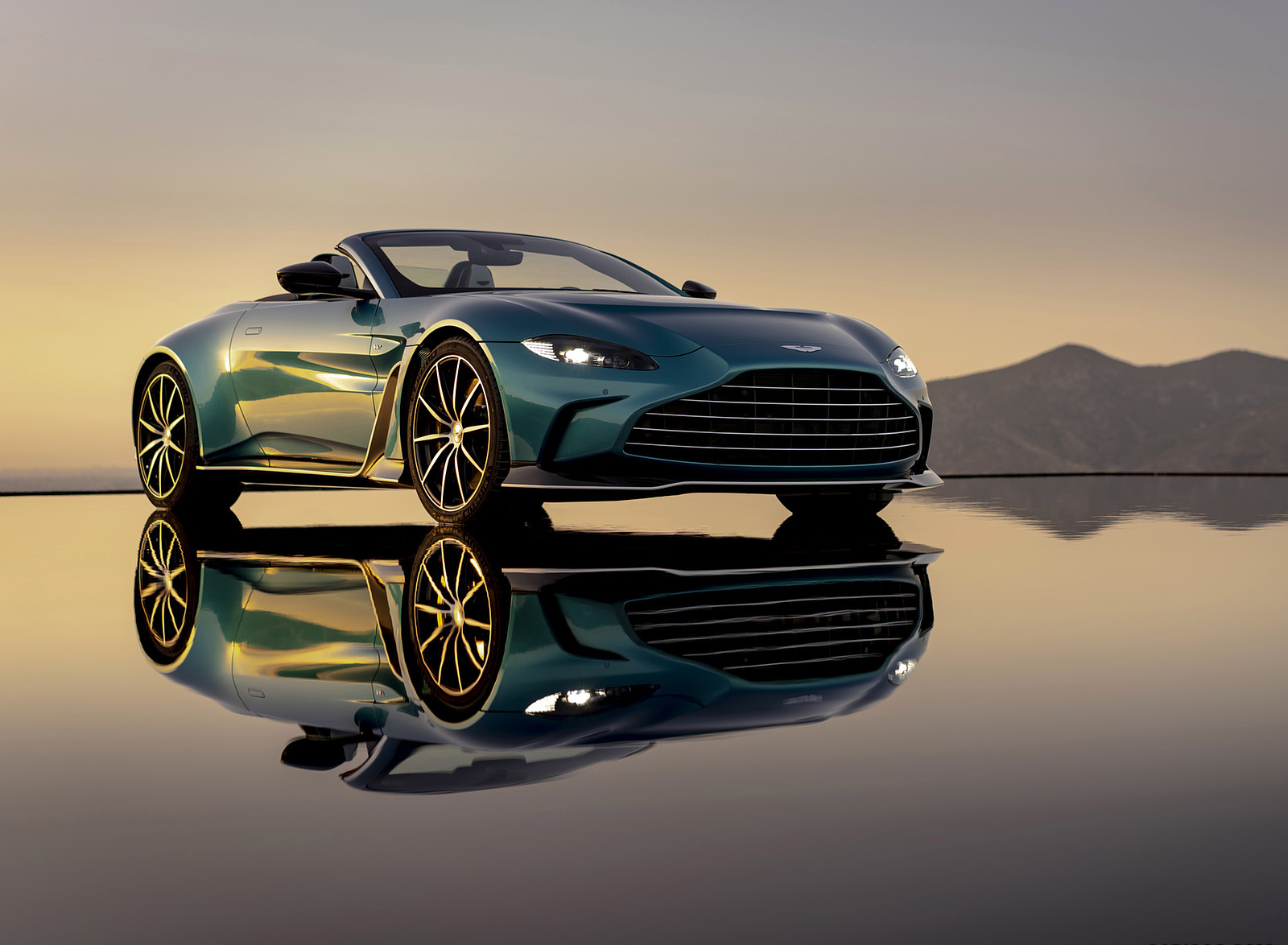 2023 Aston Martin V12 Vantage Roadster Front Three-Quarter Wallpapers #1 of 17