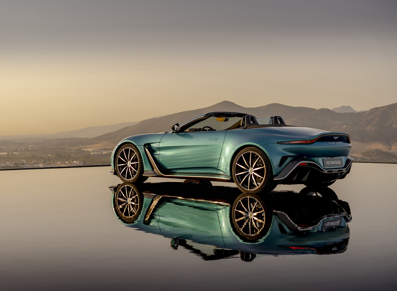2023 Aston Martin V12 Vantage Roadster Rear Three-Quarter Wallpapers (2)