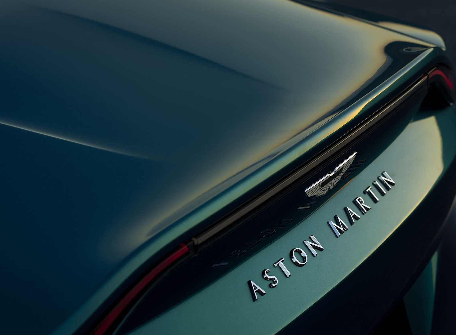 2023 Aston Martin V12 Vantage Roadster Spoiler Wallpapers #4 of 17