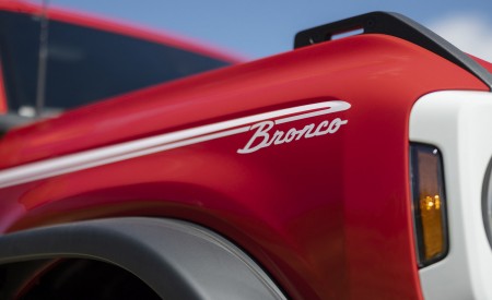 2023 Ford Bronco 2-door Heritage Edition (Color: Race Red) Detail Wallpapers 450x275 (6)