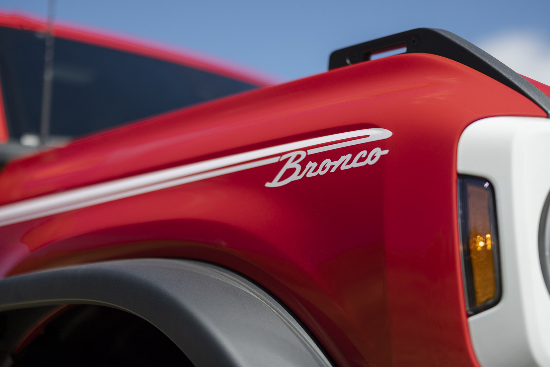 2023 Ford Bronco 2-door Heritage Edition (Color: Race Red) Detail Wallpapers (6)