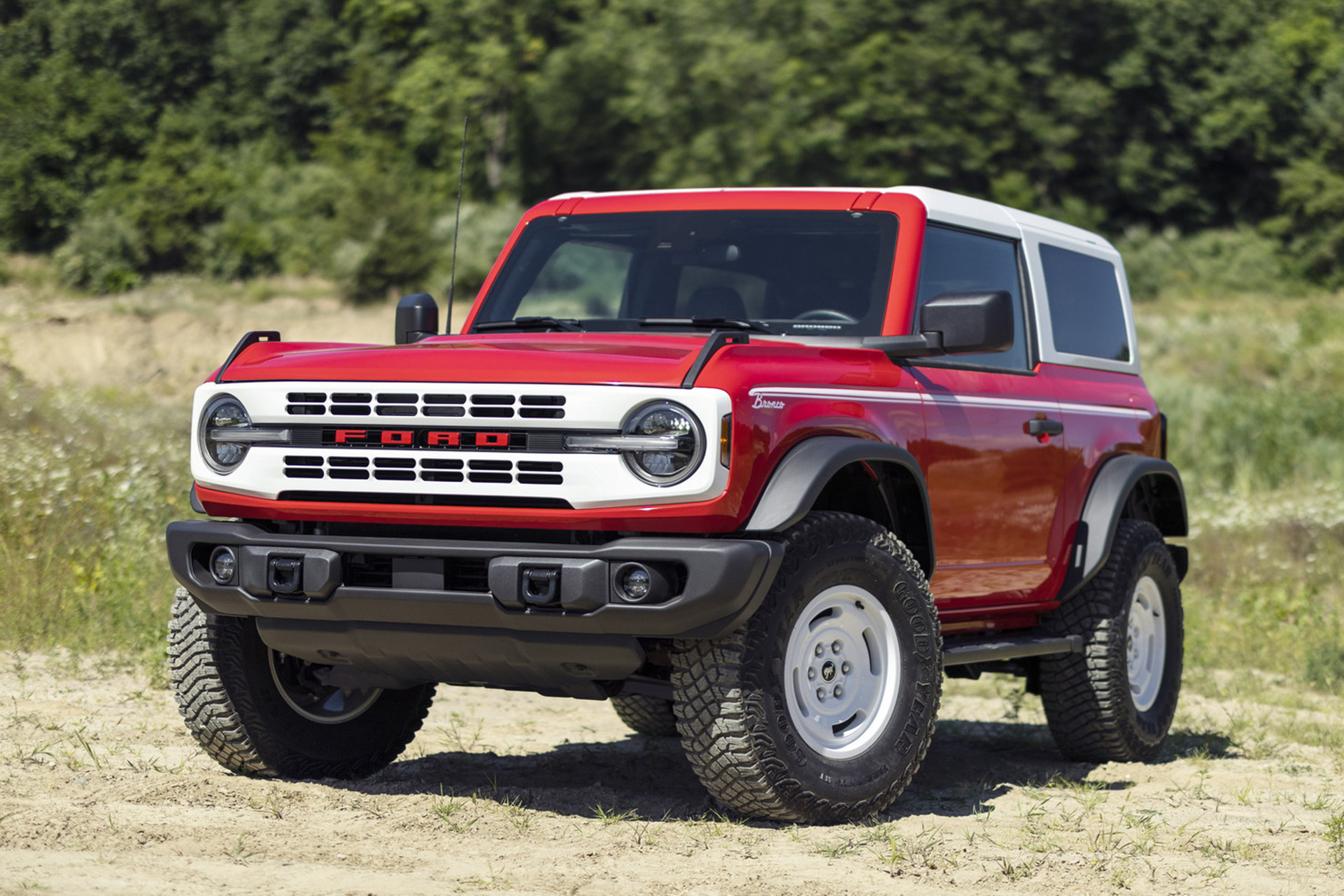 2023 Ford Bronco 2-door Heritage Edition (Color: Race Red) Front Three-Quarter Wallpapers (1). Download Wallpaper