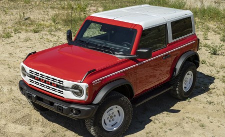 2023 Ford Bronco 2-door Heritage Edition (Color: Race Red) Front Three-Quarter Wallpapers 450x275 (3)