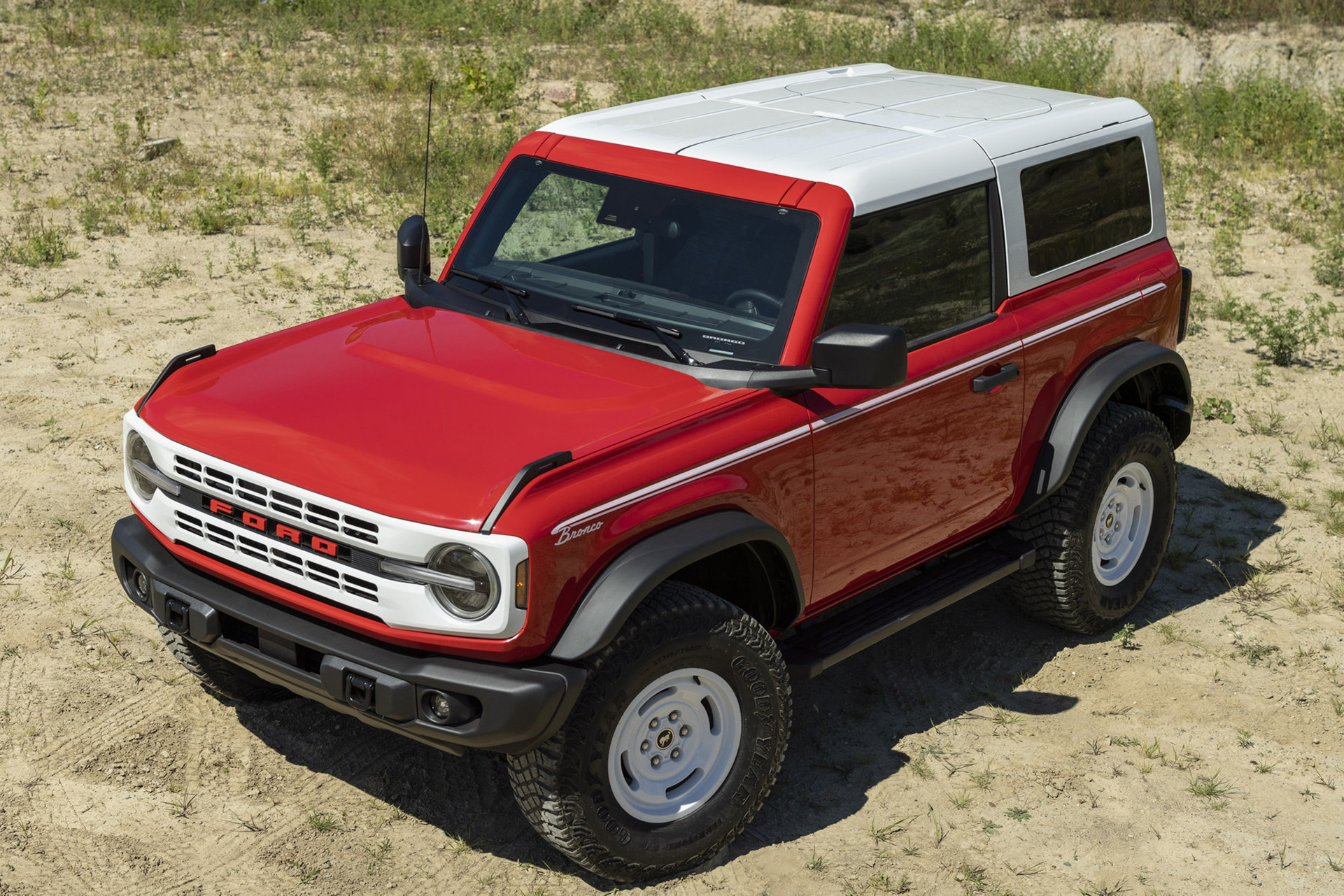2023 Ford Bronco 2-door Heritage Edition (Color: Race Red) Front Three-Quarter Wallpapers (3)